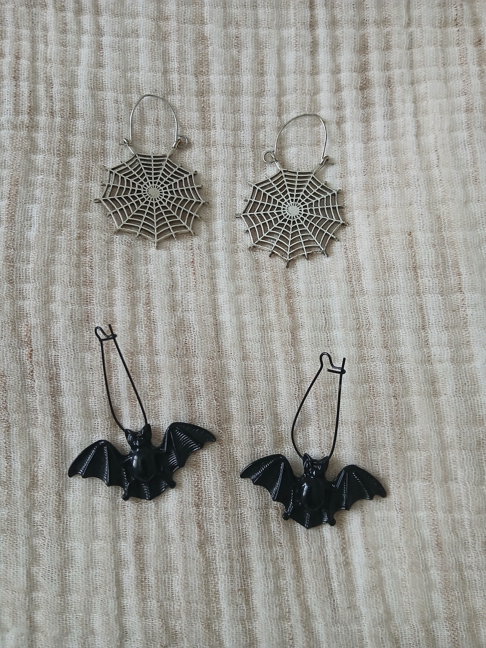 (2/15$)Spiderweb & Bat Dangle Earrings Set - Silver & Black